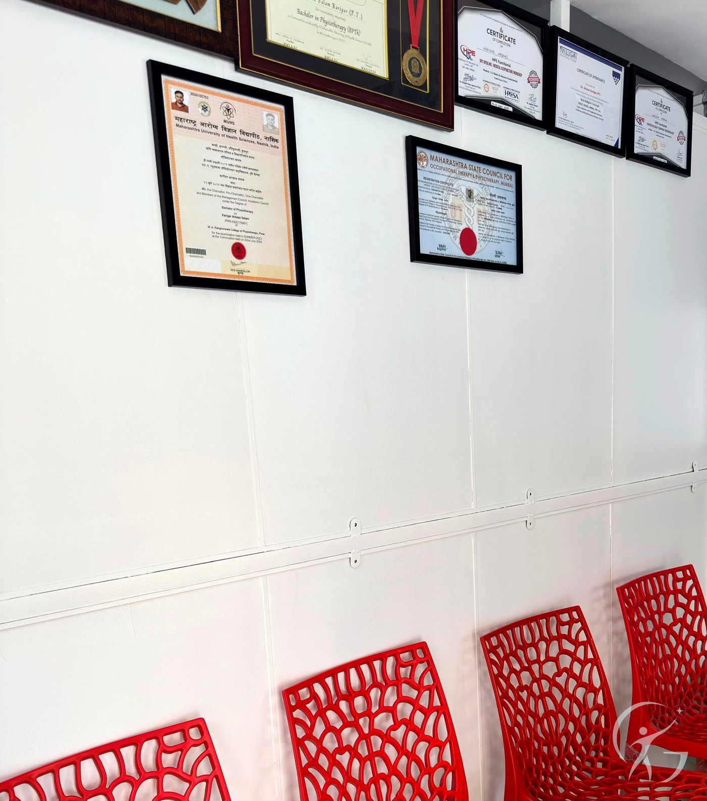Qualified physiotherapy credentials at the clinic