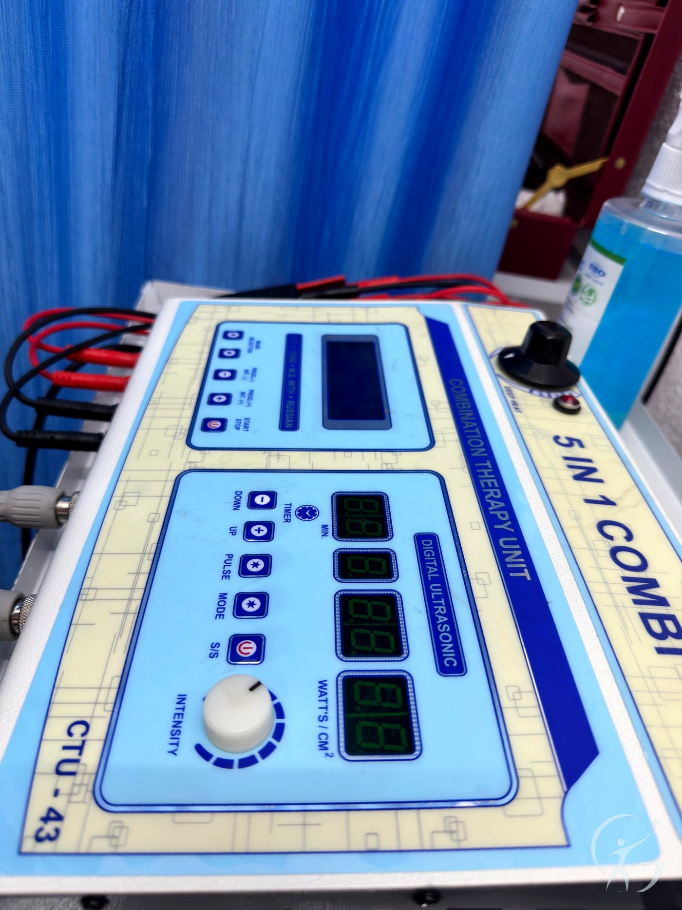 Ultrasound and combination therapy unit