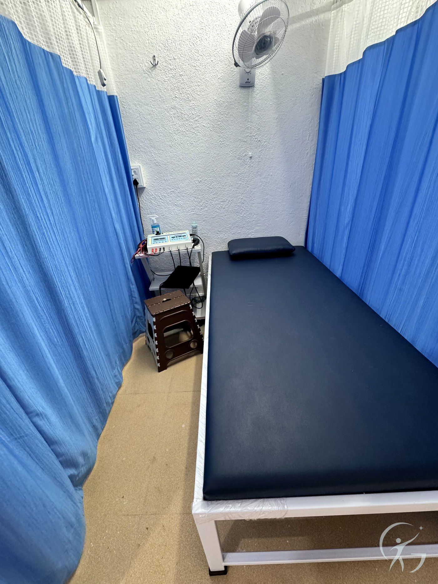 Private treatment cubicle